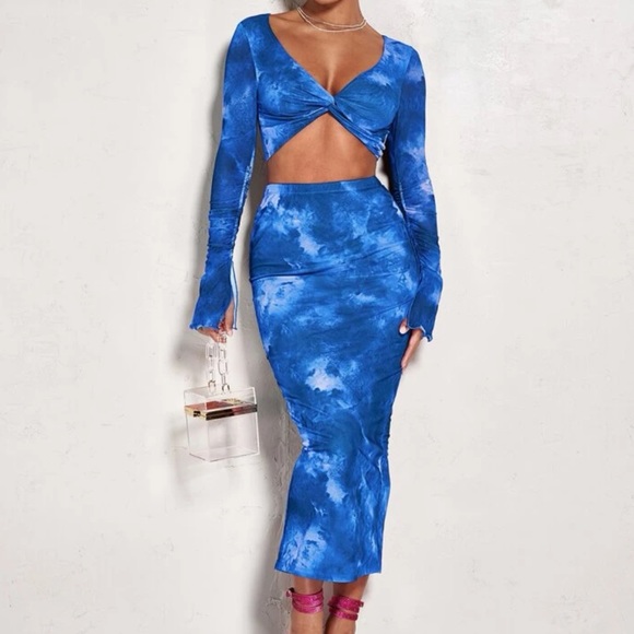 Blue tie dye twist front crop top and midi skirt set - Picture 1 of 6